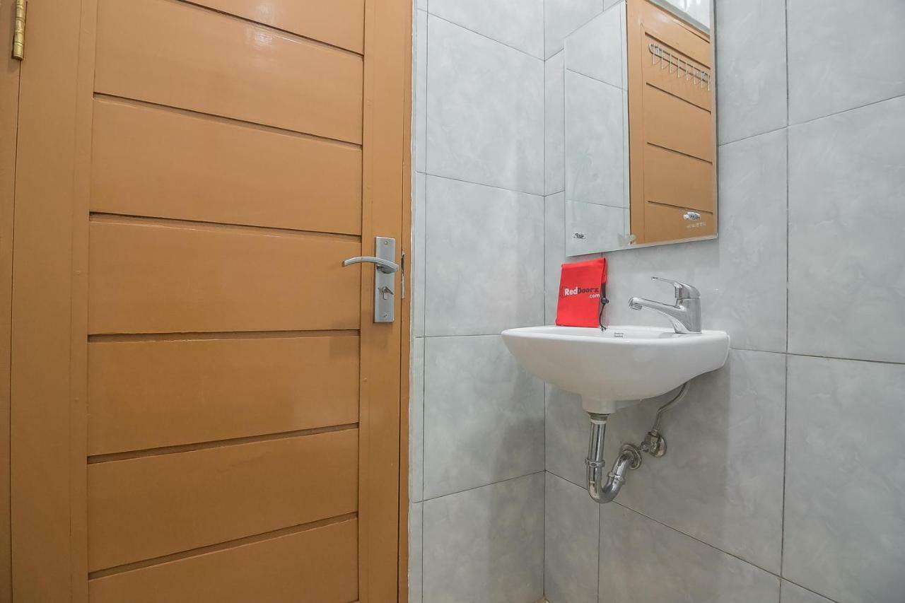 Reddoorz Plus Near Syamsudin Noor Airport 3 Banjarbaru Стая снимка